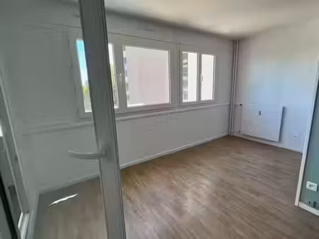 location appartement 2 pièces 44 m² à evry (91000)  900 €