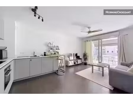 location meublée appartement 2 pièces 38 m² à antibes (06600)  980 €