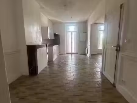 location appartement 4 pièces 91 m² à montpellier (34000)  1 103 €