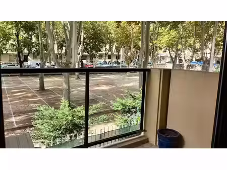 location appartement 2 pièces 44 m² à aix-en-provence (13090)  2 100 €