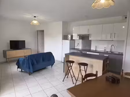 location meublée appartement 2 pièces 44 m² à l'isle-jourdain (32600)  620 €