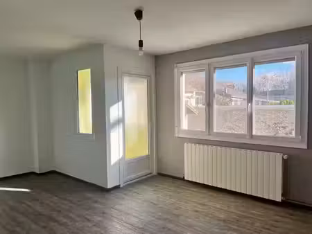 location appartement 3 pièces 72.22 m² à pont-saint-esprit (30130)  680 €