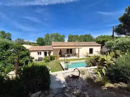 location meublée maison 4 pièces 101 m² à salon-de-provence (13300)  2 040 €