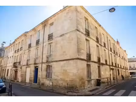 bx victoire - t2 (36m2) dans immeuble pierre -