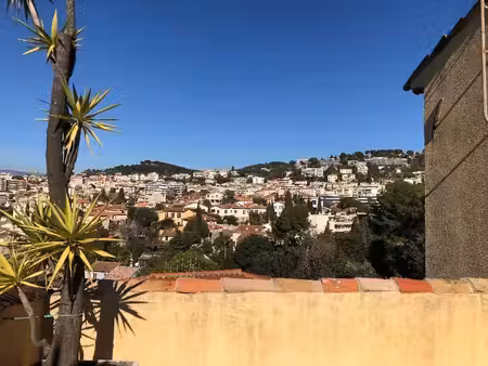 deux pièces de 47m² avec terrasse tropézienne  vue sur tout le cannet