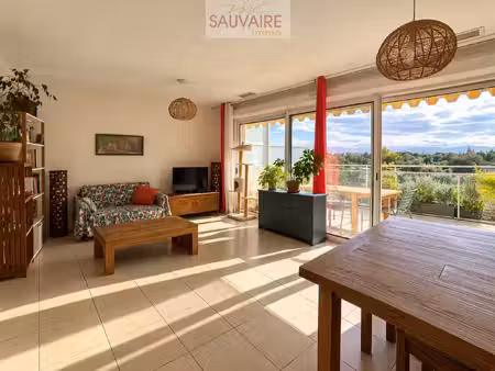 superbe appartement traversant d'environ 65 m2