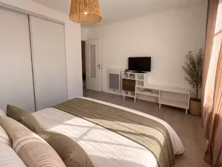 t2 - meublé - 43m2 - la timone  13010 marseille