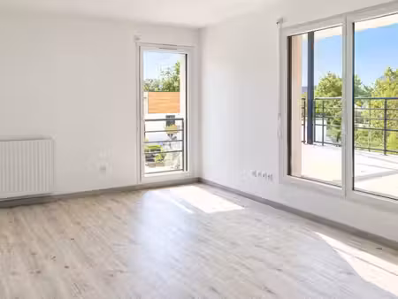 t2 avec terrasse et parking à sautron