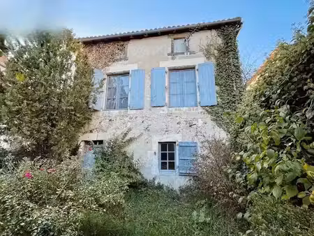 vente maison 0 pièces 255 m² à confolens (16500)  88 000 €