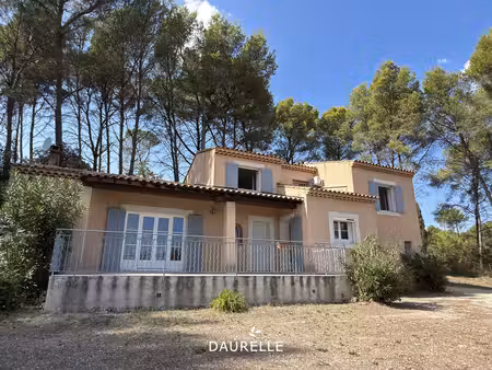 maison à louer à noves avec 4 chambres  jardin et garage