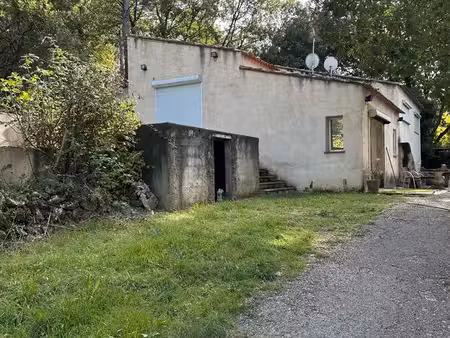 vends maison individuelle avec 1000 m2 de terrain et bassin 27 m2