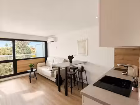 antibes/ juan-les-pins – superbe studio rénové avec terrasse – à 500 m des plages