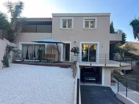 maison 2 pièces 203 m²
