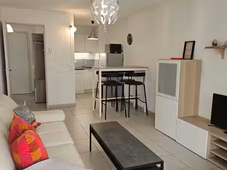 beau t2 meublé 42 m² au calme – garage – st laurent du var