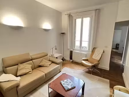 loue 2/3p meublé paris 8ème clair et calme - 1 chambre 45m²