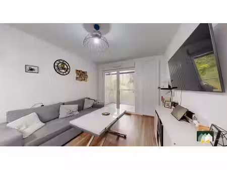 t2 bis avec balcon et stationnement - lèves !