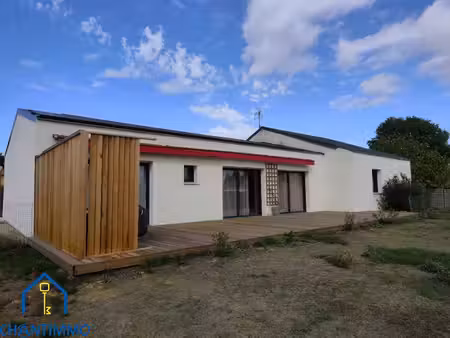 pavillon de plain-pied spacieux et moderne sur un terrain de
