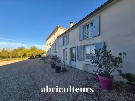 maison de caractère avec gîtes et piscine en vente à mérignac 16200