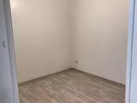 f1/t1 rénové 34 m²-rdc – centre sedan – sans frais d’agence