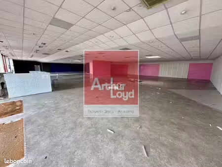 local commercial 594 m² saint-parres-aux-tertres