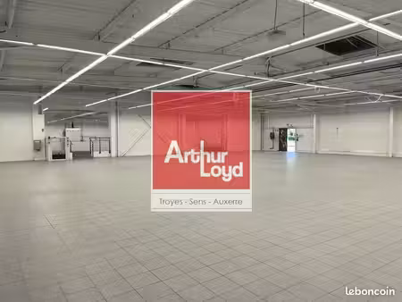 local commercial 2098 m² troyes