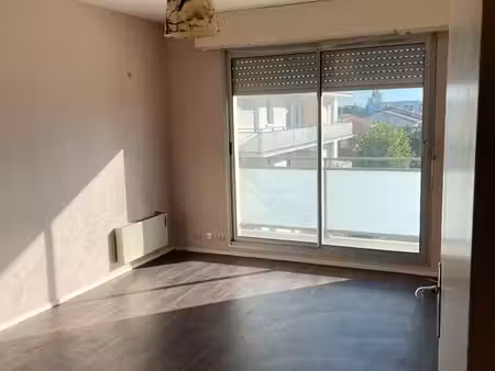 appartement t1 avec balcon  parking et cellier – mérignac la glacière