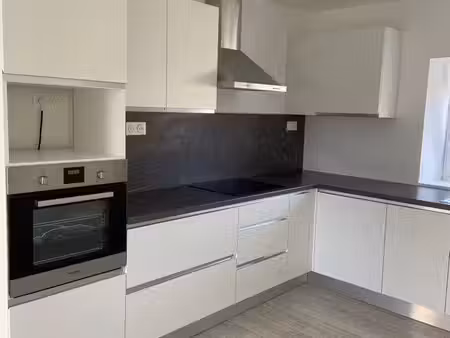 appartement rénové 61 m² – 2 chambres – parking privé – audincourt