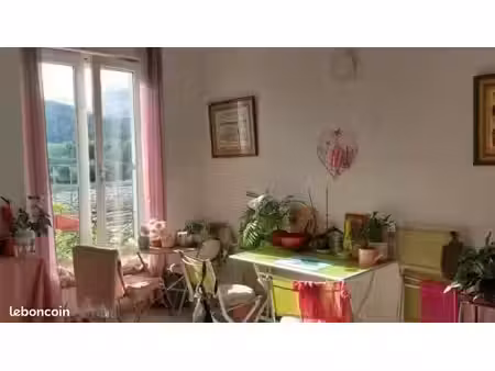 grand t3 110 m2  calme  vue dégagé  bon état  deux chambres  très agréable