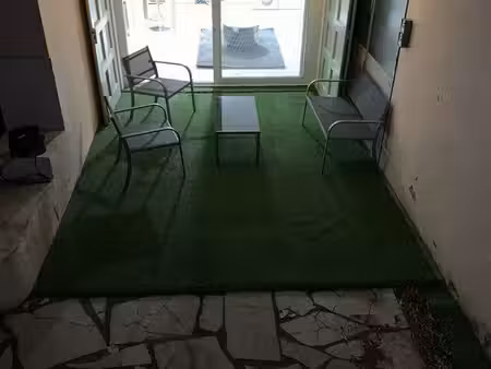 ? à louer – studio meublé avec grande terrasse couverte – valence