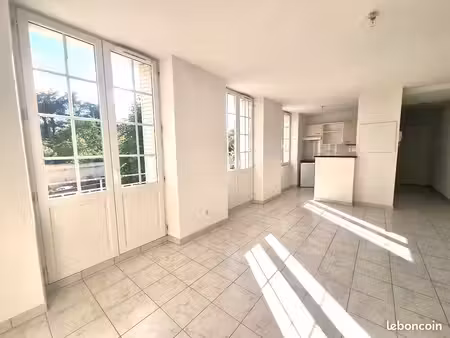 à louer – appartement t2 lumineux de 43 m² avec parking  balcon et cave