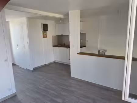 f2 à louer à les pavillons sous bois