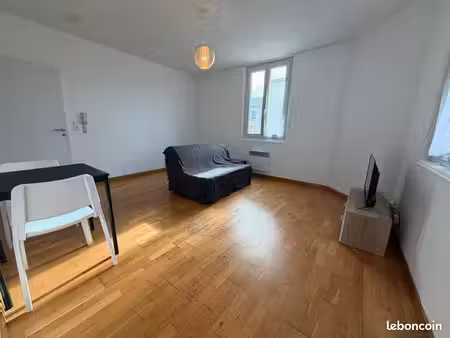t1 bis 33m² meublé cuisine séparée - double exposition - proche hyper-centre et gare avec 