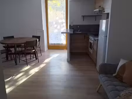 location f2 meublé à l'année idéal personnes seule ou un couple le logement se trouve au r