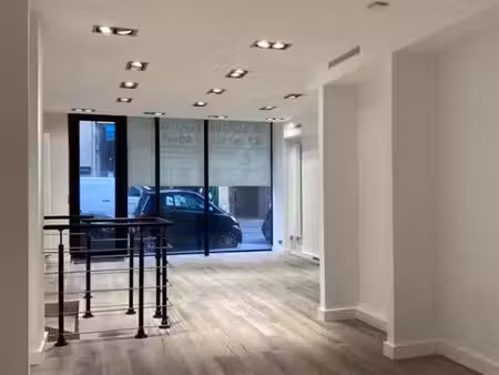 local commercial 67 m² paris