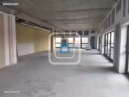 bureaux 187 m²