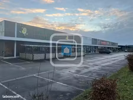 local commercial 560 m²