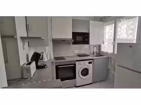 t2 meublé rénové 31 m² – balcon plein sud – parking couvert – cave – drancy - vue tour eif