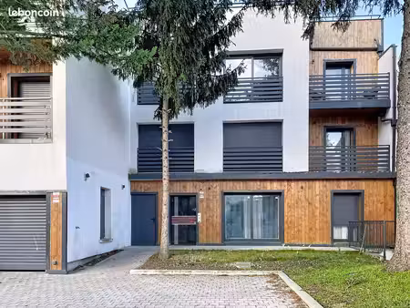 location appartement 106m2   terrasse vu dégagé métro 11