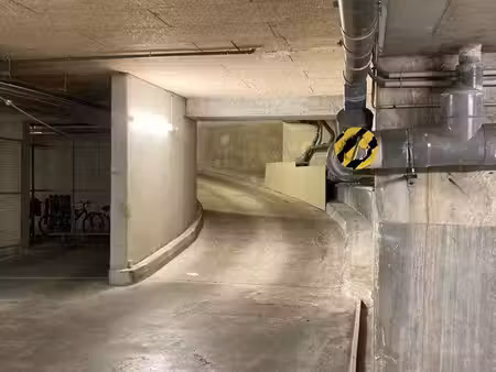 place de parking intérieure