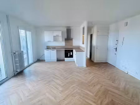 t2 48 m² entièrement rénové balcon 8 m² + vue dégagée