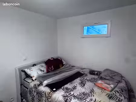 studio meublée 15 min paris nord  5 min à pieds rerb