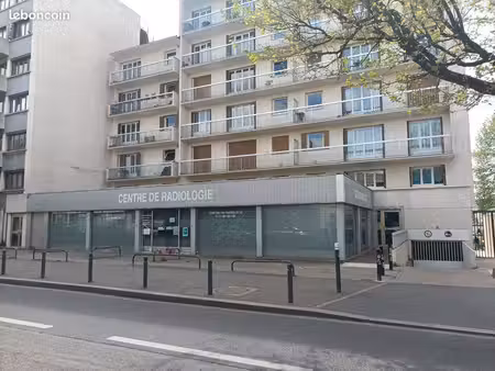 box garage fermé dans résidence sécurisée bd de la boissière