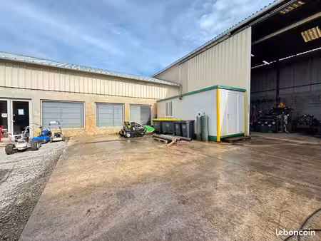 entrepôt 760 m² puymoyen