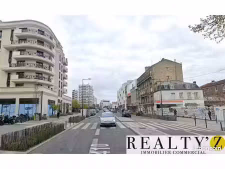 local commercial 210 m²