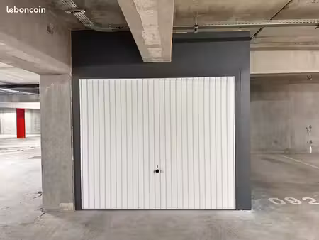 box garage fermé de 15m² aux minimes