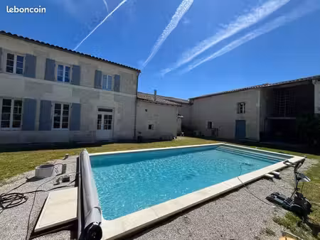 maison 6 pièces avec piscine et dépendances