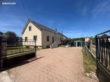 maison familiale de 146 m² avec 5 chambres  sous-sol complet et terrasse – châteauneuf-sur