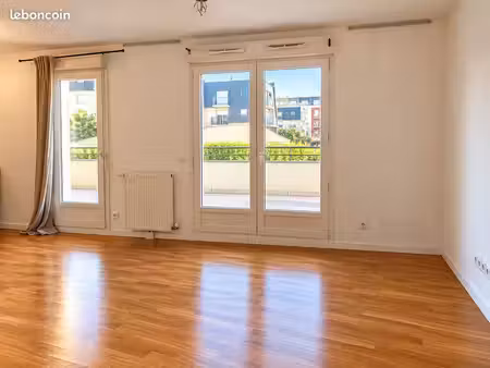 jolie studio 35 m² lumineux avec terrasse