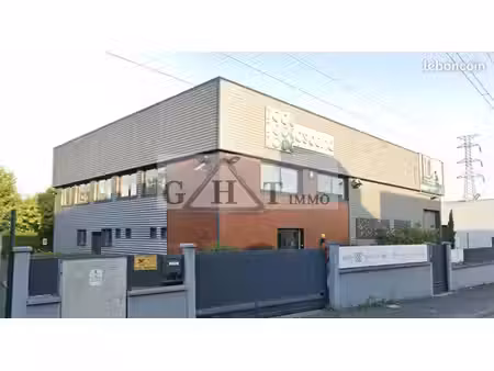 local bureaux 631 m²
