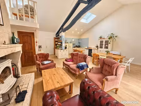 maison de caractère 253 m² – 6 chambres – dpe c – 25 min la rochelle